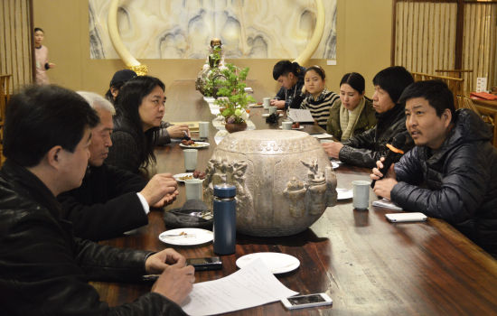 1月1日下午，国内著名策展人程美信、著名批评家岛子、朱其、著名画家蔡广斌等，参加了尚春观念水墨作品专题座谈研讨会。