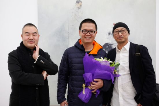 白盒子艺术馆孙永增馆长、艺术家黄立言、策展人冯博一(从左至右)