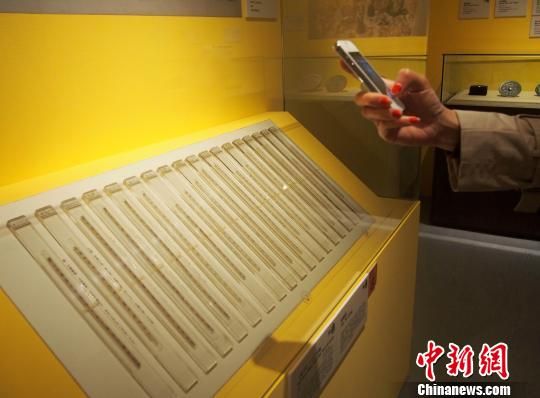 12月18日，“神游武当—道教千年文物特展”在台北开幕，共展出来自两岸的183件(组)珍贵文物，呈现道教发展史。中新社发 郑巧 摄