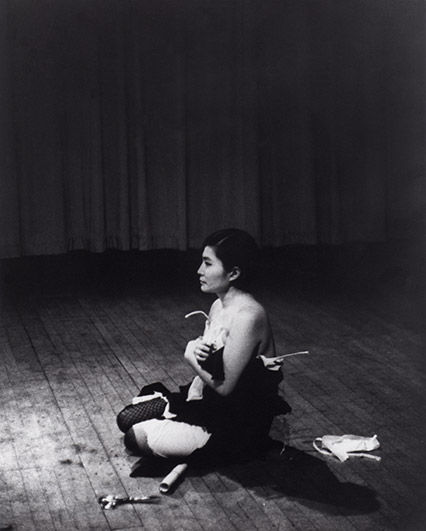 小野洋子行为艺术《切片》（1971）