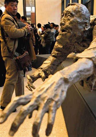 南京大屠杀主题雕塑进国博