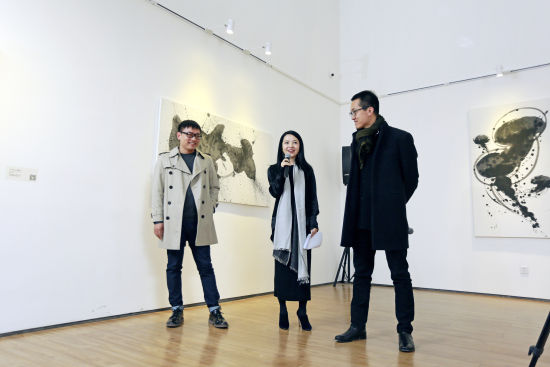 （从左至右）徐宁、郑娟、朱小钧