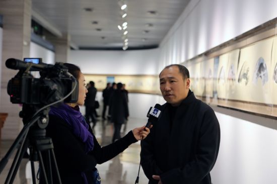 中国国家画院青年画院院长卢禹舜接受媒体采访