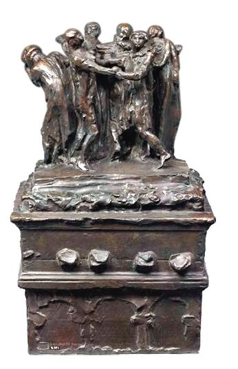 《加莱义民》 1884年开始，加莱市政府委托罗丹创作纪念雕塑，这就是《加莱义民》。在英法百年战争（1337-1453）中，一些加莱市民为拯救城市和同胞而英勇献身，为纪念他们，加莱市政府决定竖立一座雕像。作品强调了义士集体赴死的一面，原本加莱市预订的只有欧斯塔什·德·圣彼得一个人的雕像，而罗丹却让他在另外五位人物的拱卫下身着死囚服，脖套绳圈走向刑场。义士们没有被刻画成正气凛然的英雄，而是一群走向死亡的普通囚徒，他们流露出复杂，甚至于绝望的情感。（此次展出的为小稿。）