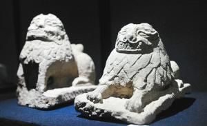 北周时期的狮子造型石刻 (记者 李明 摄)