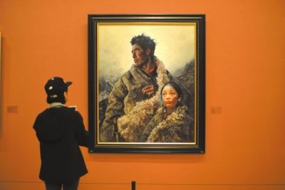 王中军豪宅中的艾轩、王沂东作品及中国美术馆中的王中军藏艾轩作品《穿越狼谷》。