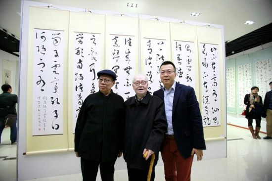 薛永年、韩玉涛、范舟合影（从左至右）