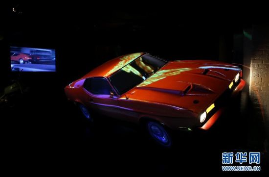 这是10月4日在英国伦敦电影博物馆拍摄的007系列电影《金刚钻》中詹姆斯·邦德使用的福特野马汽车。