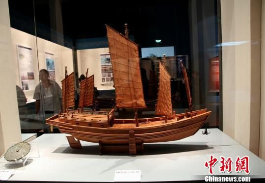 8月28日，“启航——海上丝绸之路特展”在山东博物馆开幕。图为，展览现场。　杨晓卫　摄