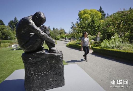 7月31日, 在加拿大温哥华, 雕塑作品在温哥华植物公园内展出。