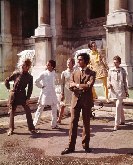 No.8 Valentino_with_models_1967
