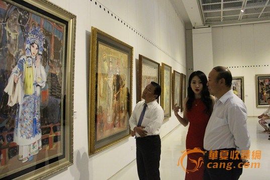 米巧铭陪同内蒙古自治区政府副主席刘新乐参观画展