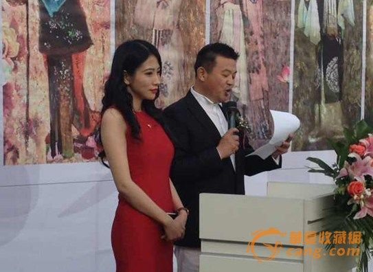 开幕式由内蒙古电视台新闻联播著名主持人张浩主持