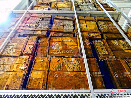 南京博物院垒放的南迁文物封装木箱 王路宪摄/光明图片