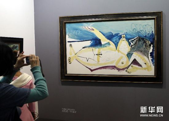 (4)5月16日，观众在巴塞尔艺术展上参观美国纽约一家画廊展出的毕加索作品。
