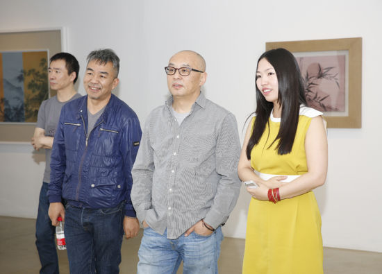 从左至右：何森、曾浩、张晓刚、赵倩颖