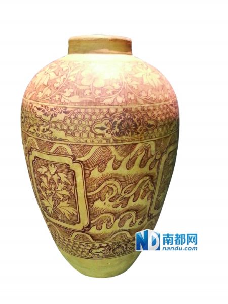 国家一级文物南宋南海窑彩绘梅瓶。南都记者 温平平 摄