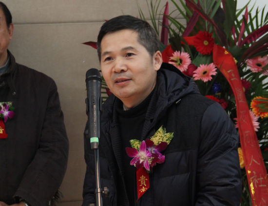 中国艺术报社副社长朱虹子主持赵曼新年水墨展开幕式