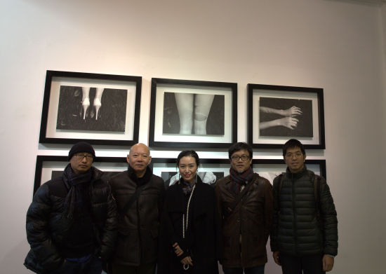 策展人冯博一、艺术家岳敏君、彭韫 、吴方州、唐重（从左到右）