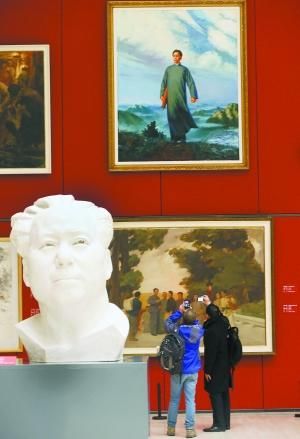 《巨人毛泽东——毛泽东书法与当代名家雕塑绘画展》，昨天上午在国家博物馆开幕。 　本报记者 孙戉摄