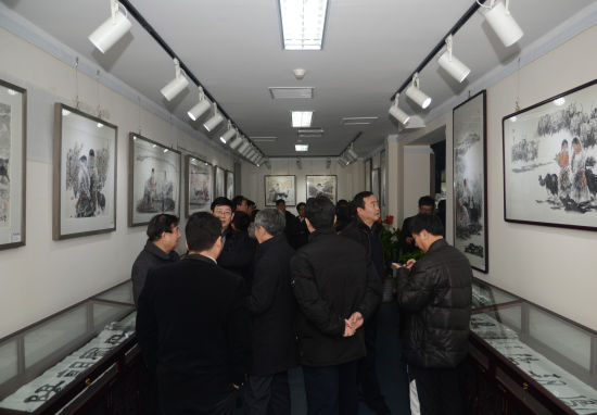 李秀峰国画作品展在美术界和观众中产生很大影响，大家纷纷观看展览并给予很高评价
