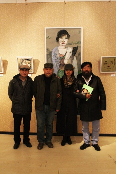 詹洋（右二）同艺术家李津（右一），策展人（宋永平），德滋画廊艺术总监白洪