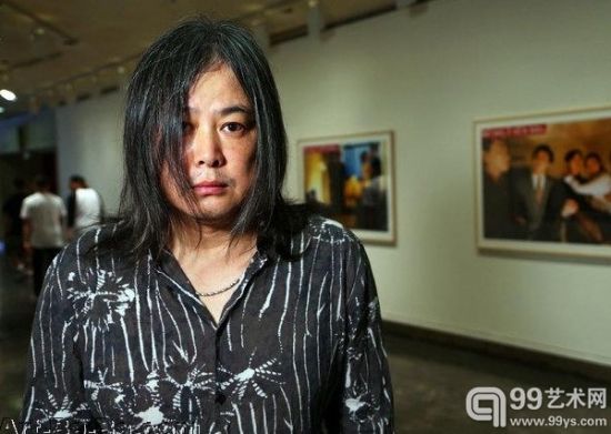 中国艺术家杨福东在加利福尼亚州伯克利博物馆他的电影展上。