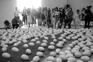 三千瓷卵诠释“生命之源”