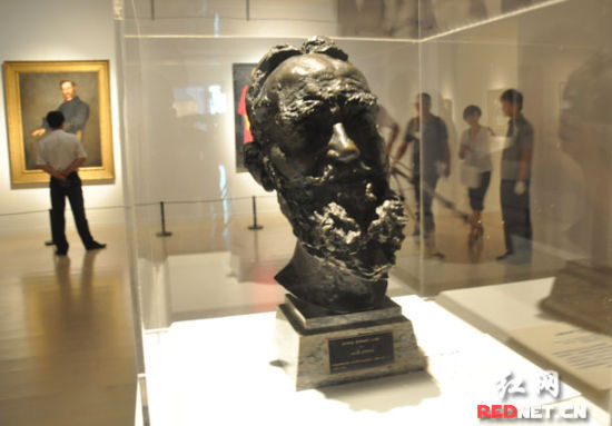 一些知名艺术家的雕塑作品，也在展览中展出。