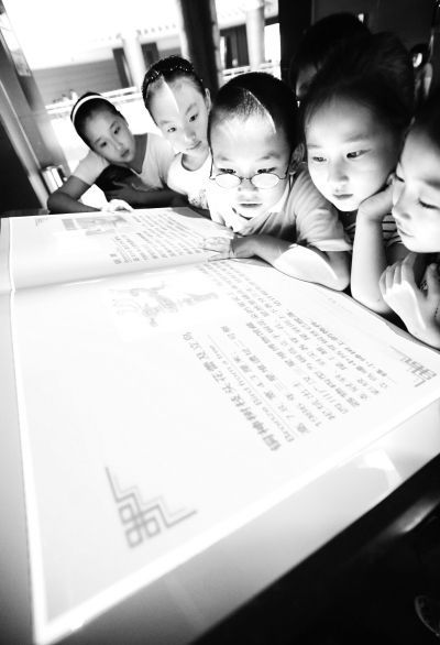 辽宁沈阳和睦路小学的学生在辽宁省博物馆参观。CFP