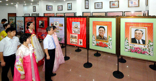 7月23日，朝鲜邮票展开幕。