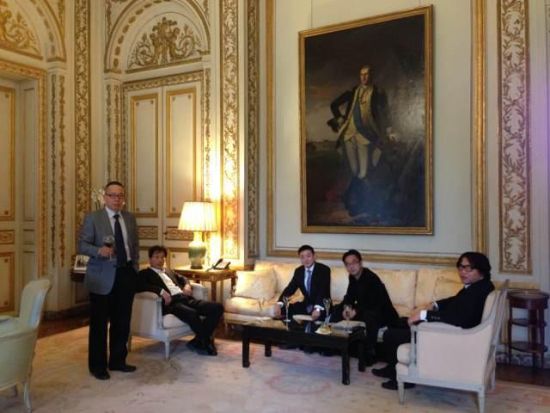 中国代表团成员熊峰、冷军、徐唯辛、李迪等应美国驻法国大使查尔斯·里夫金邀请做客官邸