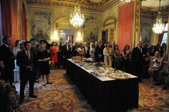 2013年6月18日智利驻法国大使在官邸举行欢送晚宴