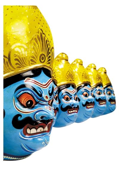 这张十面面具是恶魔罗波那的象征，它是查乌舞的主要人物之一