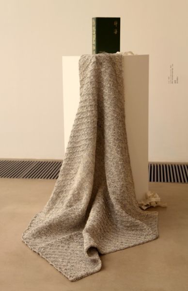 《辞海》，可变尺寸，编织物140X140CM，《辞海》撮线及编织，2012