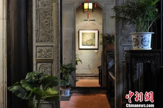 杭州艺术师吴声携带巨作首次走进江南第一豪宅。 高菲 摄