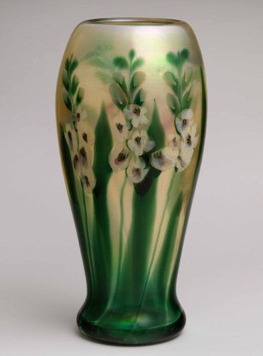中国国家博物馆的“道法自然”展览上展出的约产于1909年的蒂芙尼(Tiffany)花瓶。