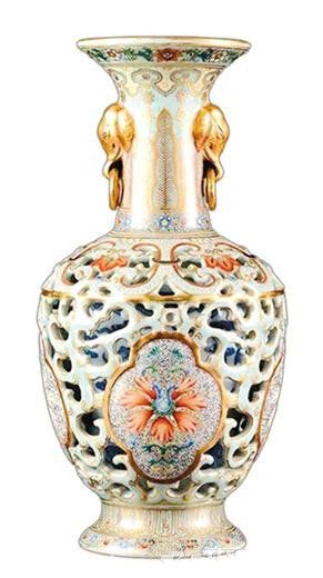 清乾隆 冬青釉洋彩描金夔龙忍冬纹内青花云蝠双象耳套瓶(保利香港2015年春拍预展)