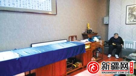 生意冷淡商户用绒布盖住了柜台 