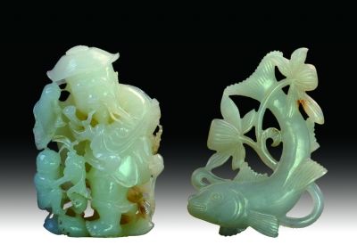左图：玉雕渔翁童孙摆件；右图：连年有余挂件。