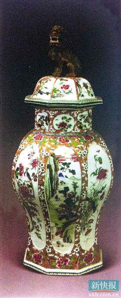 清雍正锦地粉彩八方盖瓶成交价仅31.36万元。