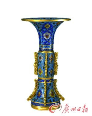 《掐丝珐琅缠枝莲纹出戟觚》　　明宣德　　现藏北京故宫