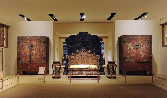 通过此次展览，进而深刻认知中国古代家具之“大美”所在。  