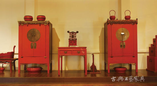 朱金漆木雕家具(图片提供：宁波朱金漆木雕艺术馆)