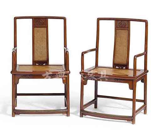 图3 清 十七世纪 黄花梨扇形南官帽椅(图片提供：香港苏富比)