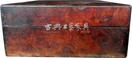 图3 清前期 黄花梨瘿木方盒