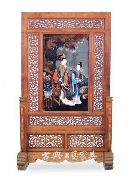 图3  清作明式黄花梨透雕螭龙纹嵌玻璃油画屏风（北京故宫博物院藏）