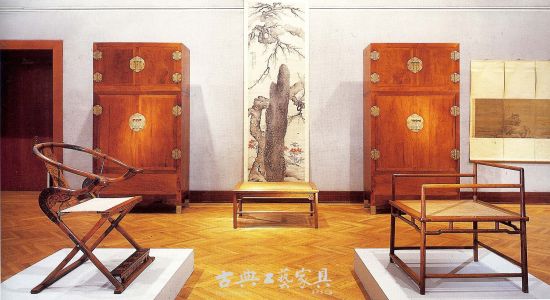 黄花梨顶箱柜与其他加州中国古典家具博物馆藏品
