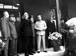 1973年9月15日，周恩来陪同法国总统乔治·蓬皮杜视察云冈石窟
