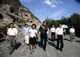 2008年7月16日，冯骥才参访云冈石窟